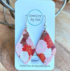 Lora Earrings: Chrysanthemum