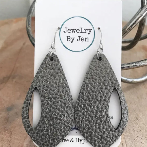 Side Cutout Teardrop: Antique Silver